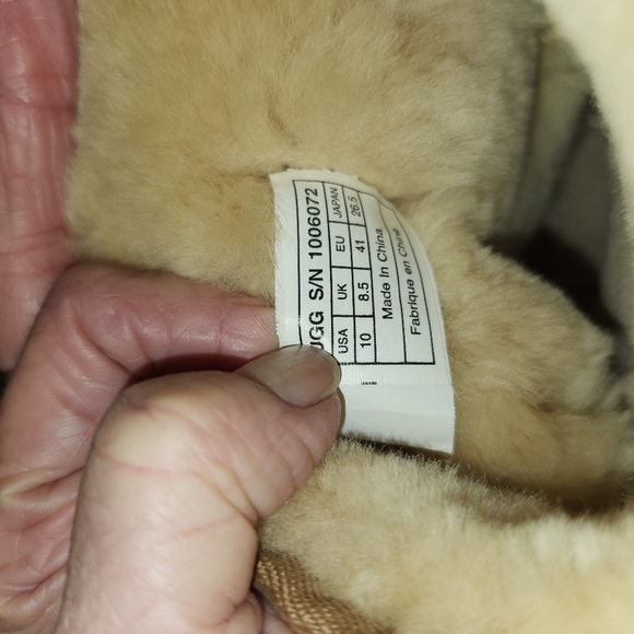 Genuine UGG Boots - Picture 4 of 9
